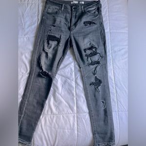 The Buckle Women's KanCan Signature destressed denim jeans size 31